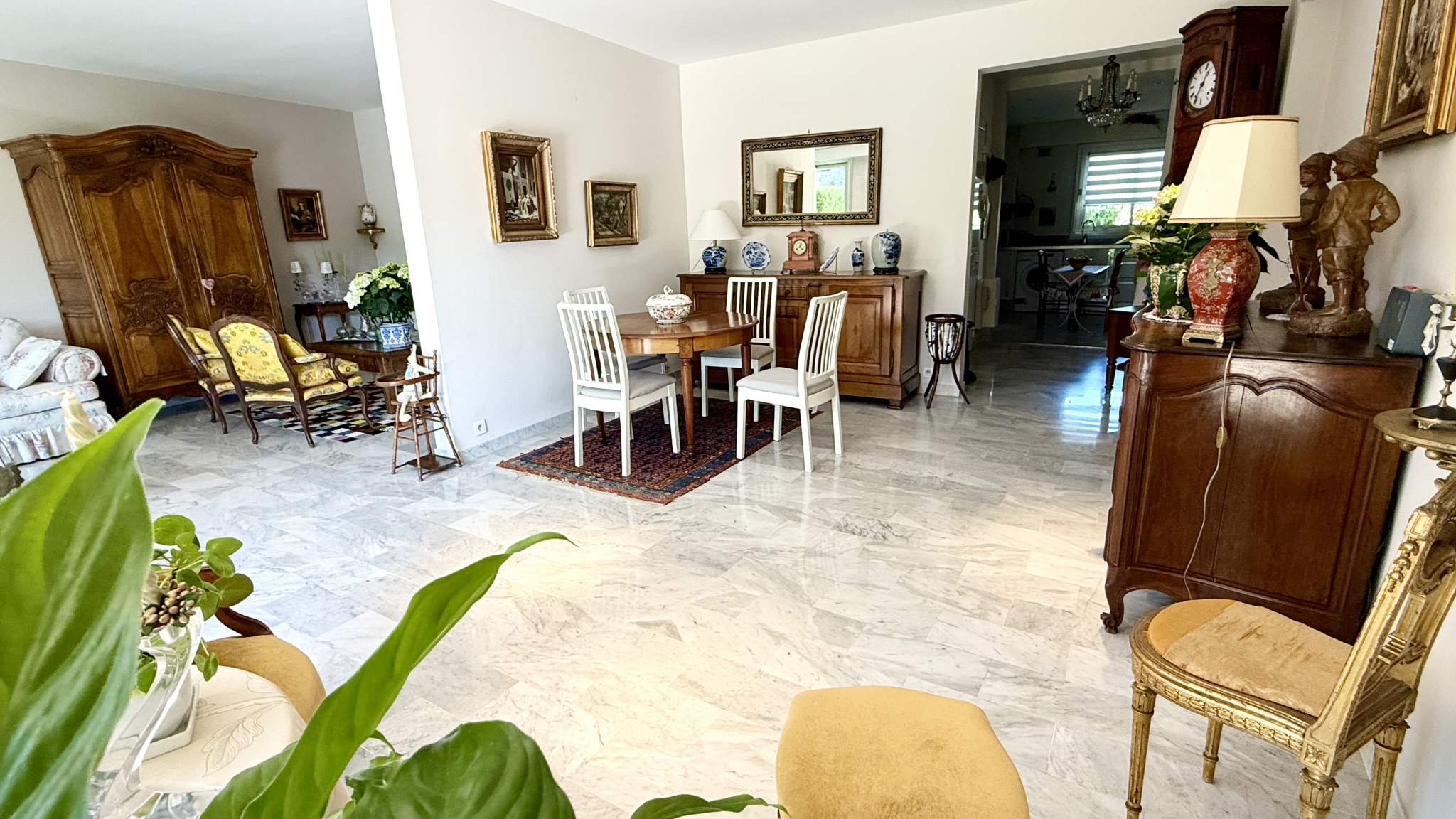 4 Rooms - 100m² - 3 Bedrooms